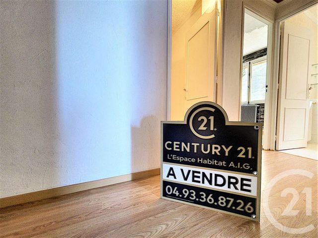 Appartement F4 à vendre - 4 pièces - 68.18 m2 - GRASSE - 06 - PROVENCE-ALPES-COTE-D-AZUR - Century 21 Moulin De Brun Appartement F4 à vendre - 4 pièces - 68.18 m2 - GRASSE - 06 - PROVENCE-ALPES-COTE-D-AZUR - Century 21 Moulin De Brun