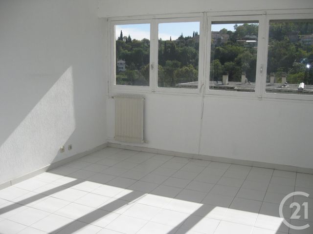 Appartement F3 à louer - 3 pièces - 56.14 m2 - GRASSE - 06 - PROVENCE-ALPES-COTE-D-AZUR - Century 21 Moulin De Brun Appartement F3 à louer - 3 pièces - 56.14 m2 - GRASSE - 06 - PROVENCE-ALPES-COTE-D-AZUR - Century 21 Moulin De Brun