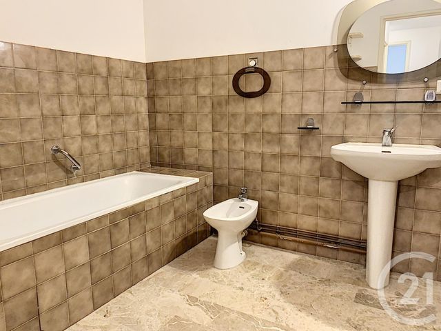 Appartement F2 à louer - 2 pièces - 57.32 m2 - GRASSE - 06 - PROVENCE-ALPES-COTE-D-AZUR - Century 21 Moulin De Brun Appartement F2 à louer - 2 pièces - 57.32 m2 - GRASSE - 06 - PROVENCE-ALPES-COTE-D-AZUR - Century 21 Moulin De Brun