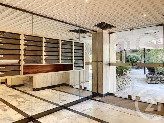 Afficher la photo en grand Appartement F1 à vendre - 1 pièce - 22.0 m2 - LE CANNET - 06 - PROVENCE-ALPES-COTE-D-AZUR - Century 21 Moulin De Brun