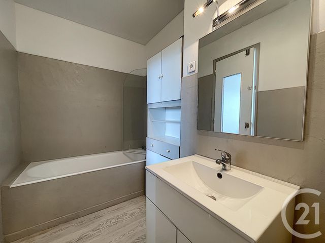 Afficher la photo en grand Appartement F2 à vendre - 2 pièces - 44.31 m2 - GRASSE - 06 - PROVENCE-ALPES-COTE-D-AZUR - Century 21 Moulin De Brun