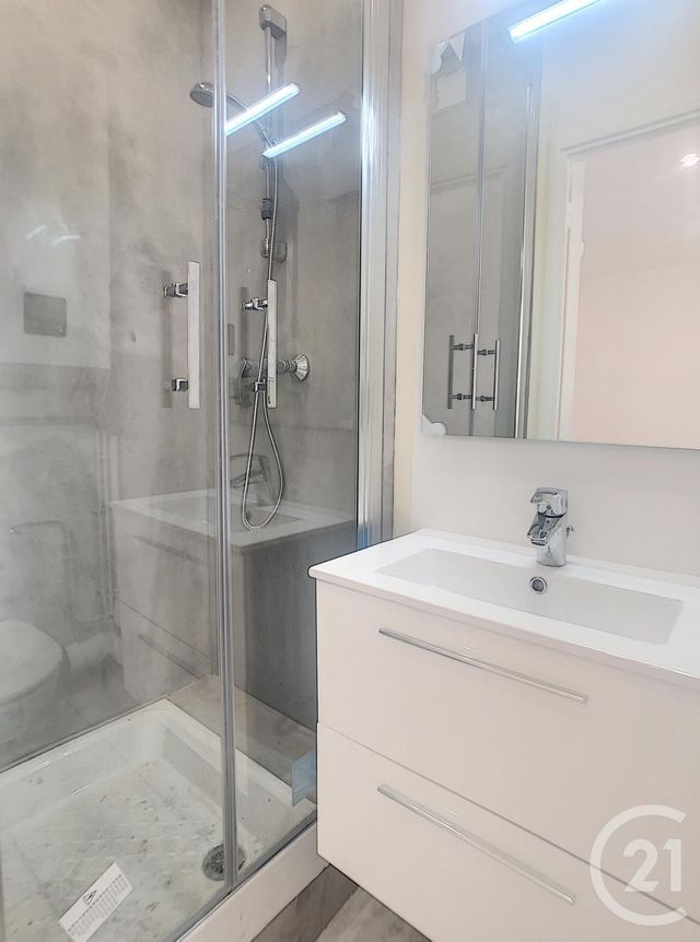 Afficher la photo en grand Appartement à louer - 3 pièces - 41.82 m2 - GRASSE - 06 - PROVENCE-ALPES-COTE-D-AZUR - Century 21 Moulin De Brun