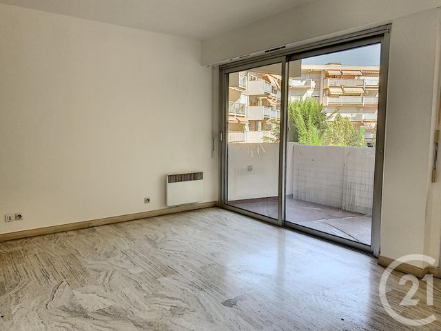 Afficher la photo en grand Appartement F2 à vendre - 2 pièces - 44.41 m2 - GRASSE - 06 - PROVENCE-ALPES-COTE-D-AZUR - Century 21 Moulin De Brun