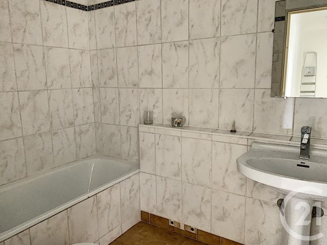 Afficher la photo en grand Appartement F2 à vendre - 2 pièces - 44.41 m2 - GRASSE - 06 - PROVENCE-ALPES-COTE-D-AZUR - Century 21 Moulin De Brun