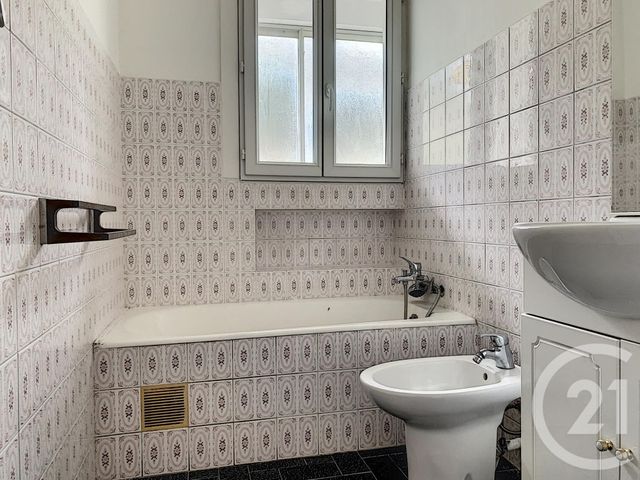 Afficher la photo en grand Appartement F4 à louer - 4 pièces - 78.42 m2 - GRASSE - 06 - PROVENCE-ALPES-COTE-D-AZUR - Century 21 Moulin De Brun