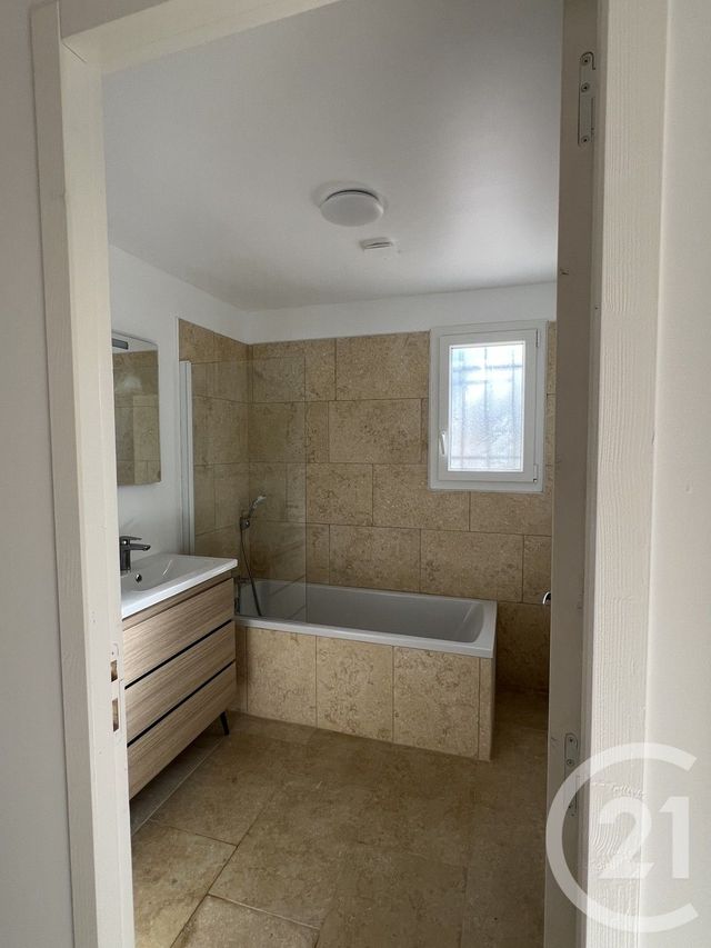 maison à louer - 4 pièces - 122.38 m2 - FAYENCE - 83 - PROVENCE-ALPES-COTE-D-AZUR - Century 21 Moulin De Brun