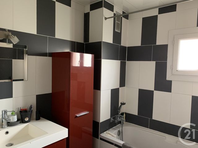 Appartement F4 à louer - 4 pièces - 78.01 m2 - GRASSE - 06 - PROVENCE-ALPES-COTE-D-AZUR - Century 21 Moulin De Brun