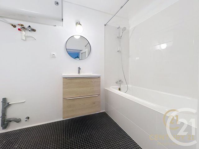Appartement F2 à louer - 2 pièces - 42.77 m2 - GRASSE - 06 - PROVENCE-ALPES-COTE-D-AZUR - Century 21 Moulin De Brun