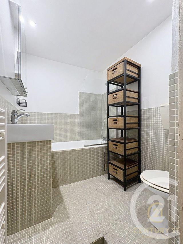 Appartement F2 bis à louer - 2 pièces - 61.7 m2 - GRASSE - 06 - PROVENCE-ALPES-COTE-D-AZUR - Century 21 Moulin De Brun