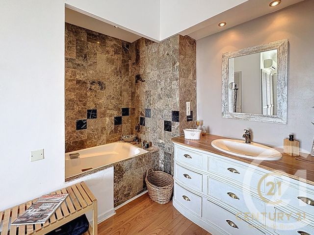 Appartement F3 à louer - 3 pièces - 98.47 m2 - GRASSE - 06 - PROVENCE-ALPES-COTE-D-AZUR - Century 21 Moulin De Brun