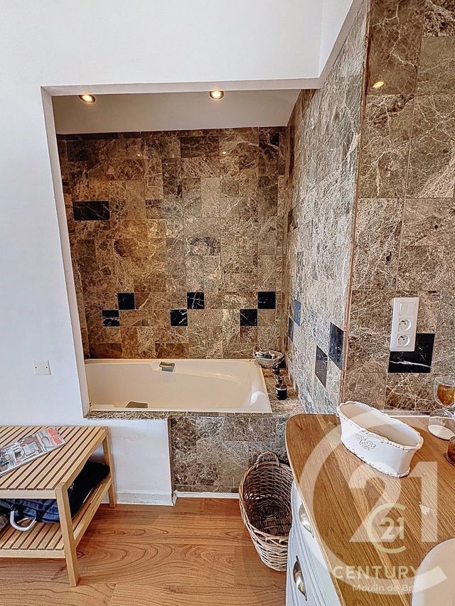 Appartement F3 à louer - 3 pièces - 98.47 m2 - GRASSE - 06 - PROVENCE-ALPES-COTE-D-AZUR - Century 21 Moulin De Brun