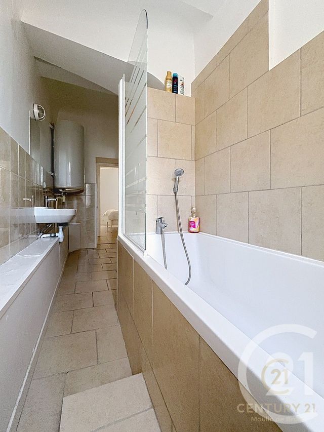 Appartement F3 à louer - 3 pièces - 72.42 m2 - GRASSE - 06 - PROVENCE-ALPES-COTE-D-AZUR - Century 21 Moulin De Brun