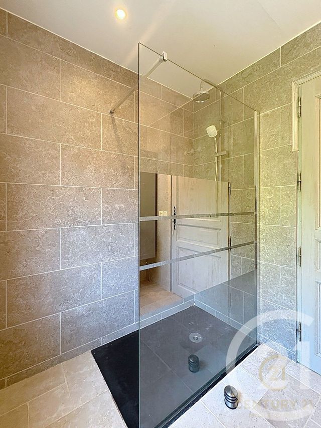 maison à louer - 4 pièces - 131.27 m2 - CHATEAUNEUF GRASSE - 06 - PROVENCE-ALPES-COTE-D-AZUR - Century 21 Moulin De Brun