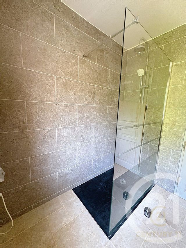 maison à louer - 4 pièces - 131.27 m2 - CHATEAUNEUF GRASSE - 06 - PROVENCE-ALPES-COTE-D-AZUR - Century 21 Moulin De Brun